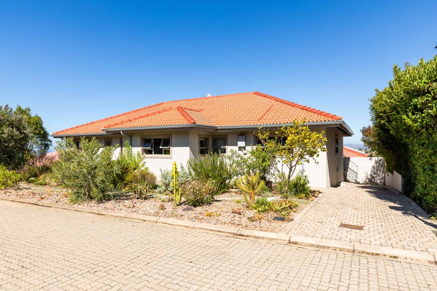 4 Bedroom Property for Sale in Bergsig Western Cape